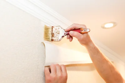 Pose de papier peint à Aincille — revêtements muraux et toiles de verre